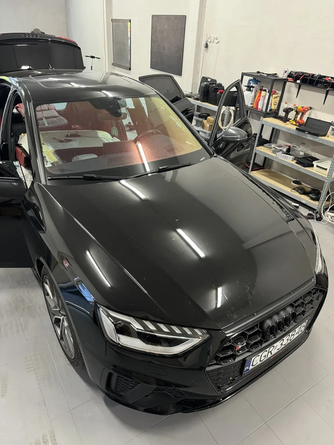 Czarne Audi S4